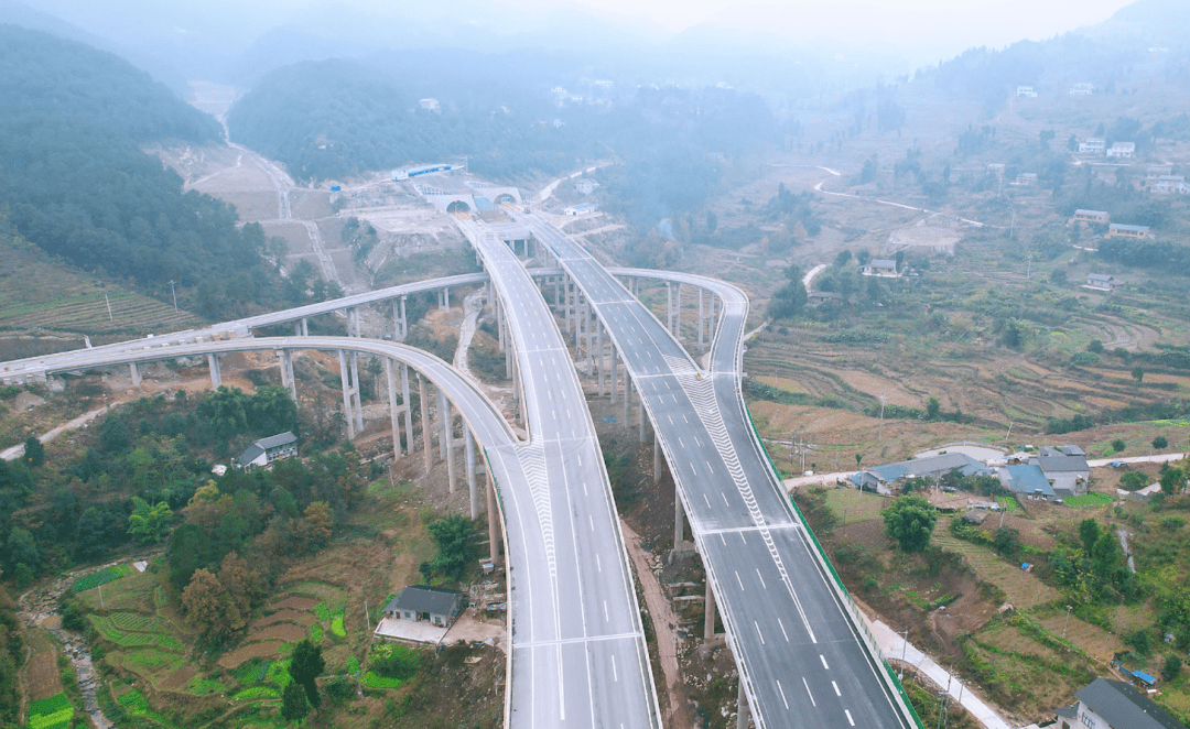 渝黔高速公路复线最新动态，进展顺利，驶向成功之路