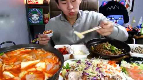 大胃王奔驰哥的美食之旅与友情温馨篇章最新视频揭秘！