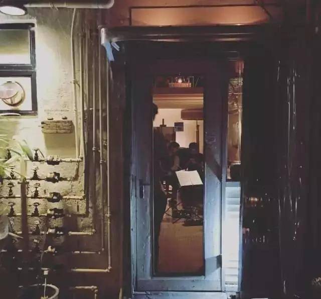 极品时刻表最新版，小巷中的秘密特色小店探秘