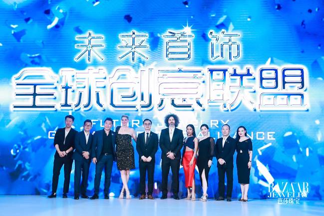 何华章最新科技巨献，革新未来的智能新品重磅登场！