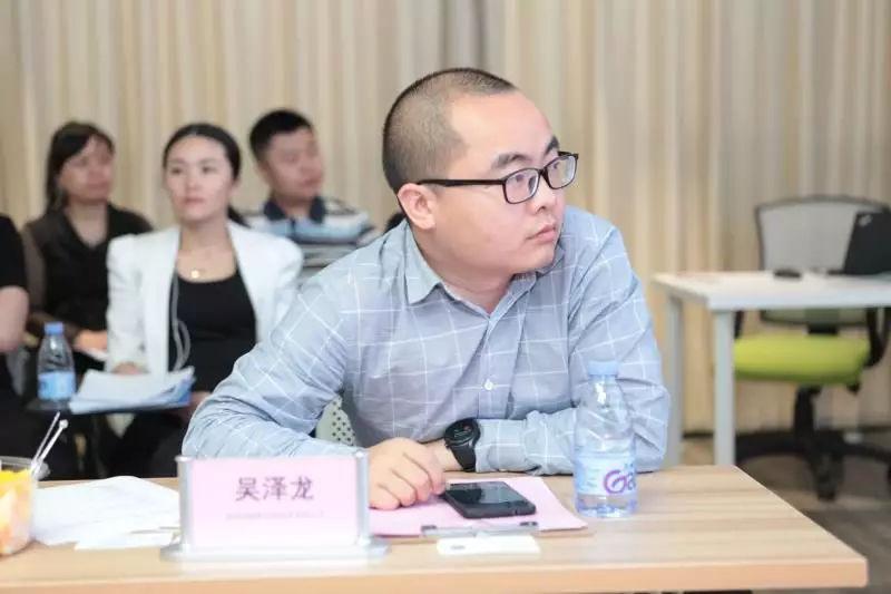 迪丽热巴最新科技巨献电影，开启未来视界之旅